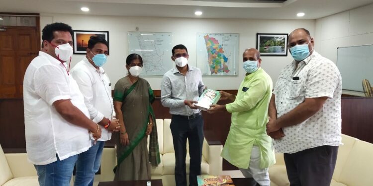 ಒಡಿಪು ಜಿಲ್ಲೆಗ್ ಪೊಸ ಜಿಲ್ಲಾಧಿಕಾರಿಗ್ ಒಡಿಪು ಶಾಸಕೆ ರಘುಪತಿ ಭಟ್ ಅಭಿನಂದನೆ