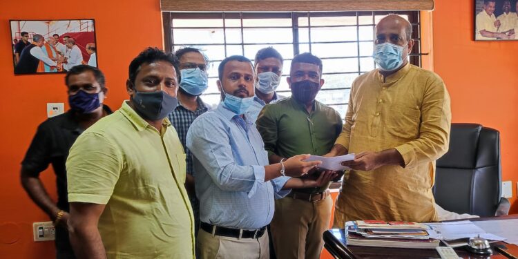 ಆರೋಗ್ಯ ಇಲಾಖೆ ಗುತ್ತಿಗೆ ಸಿಬ್ಬಂದಿಲೆನ ಬೇಡಿಕೆನ್ ಈಡೇರಿಸಾವೊಡ್