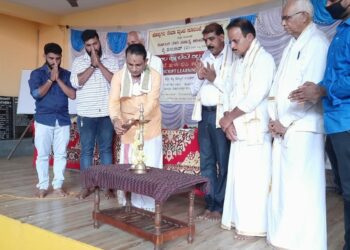 ಅಪ್ಪೆ ಬಾಸೆ ಒರಿಪಾವರೆಗ್ ತುಲು ಲಿಪಿತ್ತ ಮಹತ್ತರವಾಯಿನ ಕೊಡುಗೆ ಉಂಡು: ಕತ್ತಲ್ಸಾರ್