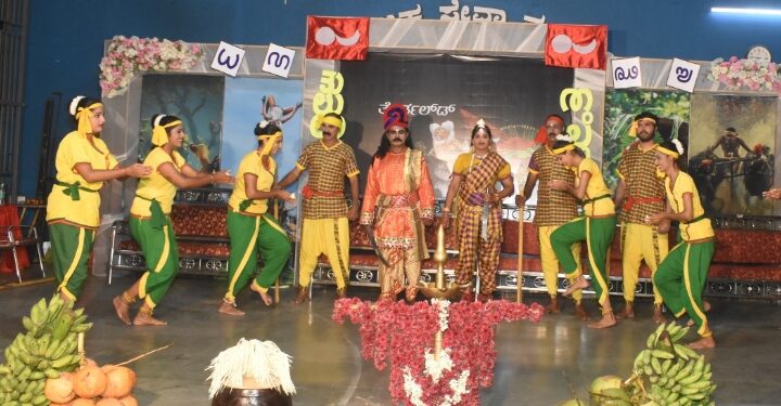 ಅಪ್ಪೆ ಬಾಸೆ ಪೊರ್ಂಬಾಟ ಕೂಟ ತುಲುನಾಡ್ ಮುತಾಲಿಕೆಡ್ ತೊರ್ತಲ್ಡ್ ತುಲು ಉಚ್ಚಯ ಲೇಸ್