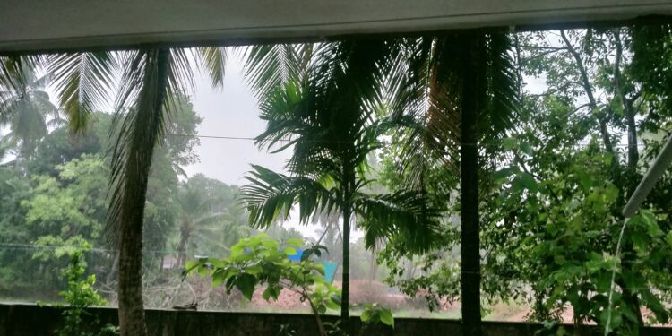 ಬೆಚ್ಚೊಡಿತ್ತಿನ ಉಡುಪಿದಕ್ಲೆಗ್ ತಂಪು ಮಲ್ತಿನ ವರುಣೆ..