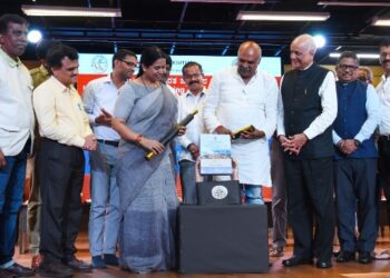 ಸಮಾಜದ ಜಬಾದಾರಿದೊಟ್ಟುಗ್ ಕುಟುಂಬದ ಜಬಾದಾರಿಲೆನ್ ಲಾ ತೂವೊನ್ಲೆ: ಹೆಬ್ಬಾಳ್ಕರ್