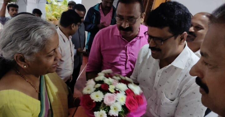 ಕೇಂದ್ರ ಸಚಿವೆರೆನ್ ಬಿಜೆಪಿ ಜಿಲ್ಲಾಧ್ಯಕ್ಷೆರ್ ಎದ್ಕೊಂಡೆರ್..