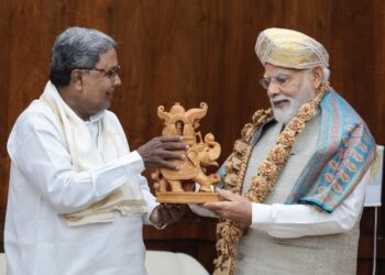 ಸಂಸತ್ ಭವನಡ್ ಮೋದೀಜಿನ್ ಭೇಟಿಯಾಯಿನ ಕರ್ನಾಟಕ ಸಿ.ಎಮ್.