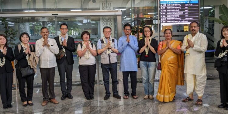 ಪರ್ಯಾಯಗ್ ಜಪಾನ್ ದ ನಿಯೋಗ