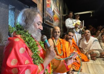 ರವಿಶಂಕರ್ ಗುರೂಜಿ ಕ್ರಷ್ಣಮಠ ಭೇಟಿ