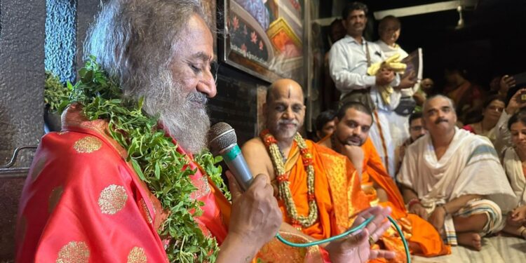 ರವಿಶಂಕರ್ ಗುರೂಜಿ ಕ್ರಷ್ಣಮಠ ಭೇಟಿ