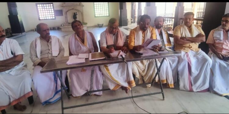 ಕ್ರಷ್ಣಮಠಟ್ ಕೋಟಿತುಳಸಿ ಅರ್ಚನೆ