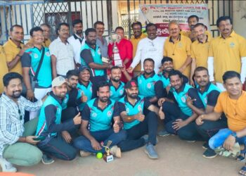 ಪತ್ರಕರ್ತೆರೆನ ಕ್ರಿಕೆಟ್.