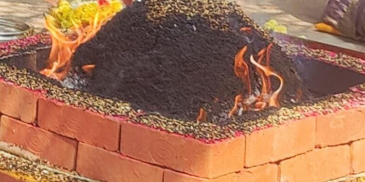 ಹೋಮಕುಂಡಡ್ ಶಿವಲಿಂಗ