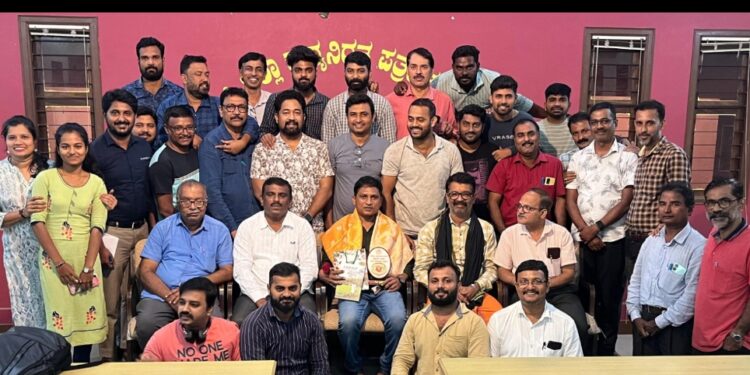 Tv9 ದಿನೇಶ್&nbsp; ಪ್ರೆಸ್ ಕ್ಲಬ್ ಬುಡುಕೊರಿನ ಪೊರ್ತು.
