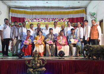 ಜ್ಞಾನಾರ್ಜನೆದ ಒರುಟು ಸಮಾಜಗ್ ಮಾದರಿಯಾಲೆ.