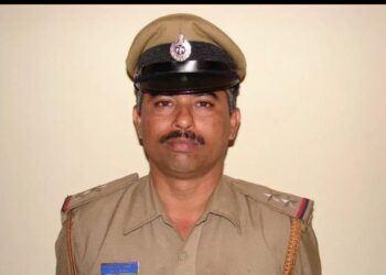 ದೇವೆರೆ ಪಾದ ಸೇರಿನ ನಿವ್ರತ್ತ ಪೊಲೀಸ್ ಅಧಿಕಾರಿ.