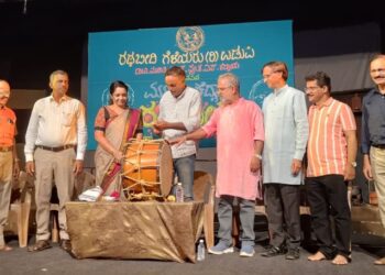 ಮೂಜಿ ದಿನತ್ತ ರಂಗೋಚ್ಚಯ