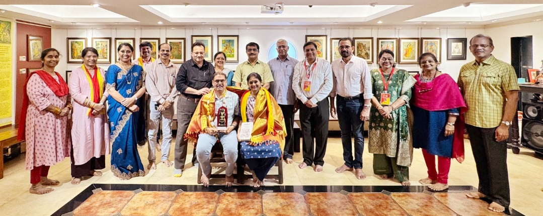 ಆಸ್ಟ್ರೋ ಮೋಹನ್ ಗ್ ಮಾನಾದಿಗೆ.