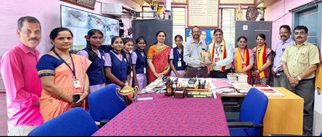 ಕಸಾಪ ವತಿಡ್ದ್ ಪುಸ್ತಕ ಕೊಡುಗೆ