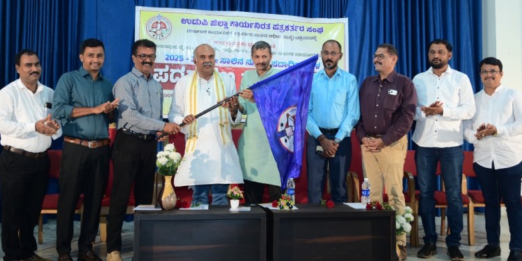 ಪತ್ರಕರ್ತ&nbsp; ಸಂಘೊಲೆನ ಪದಗ್ರಹಣ